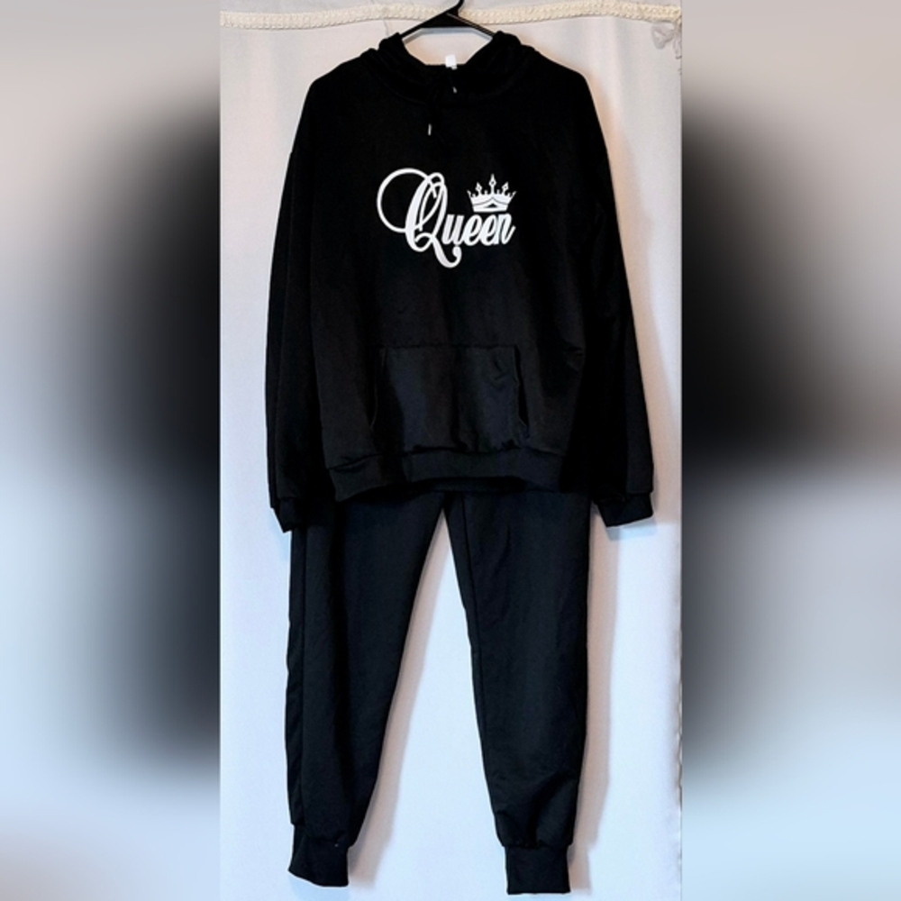 "QUEEN" Women's M Graphic Sleek Black Pullover Hoodie W/ Matching Joggers